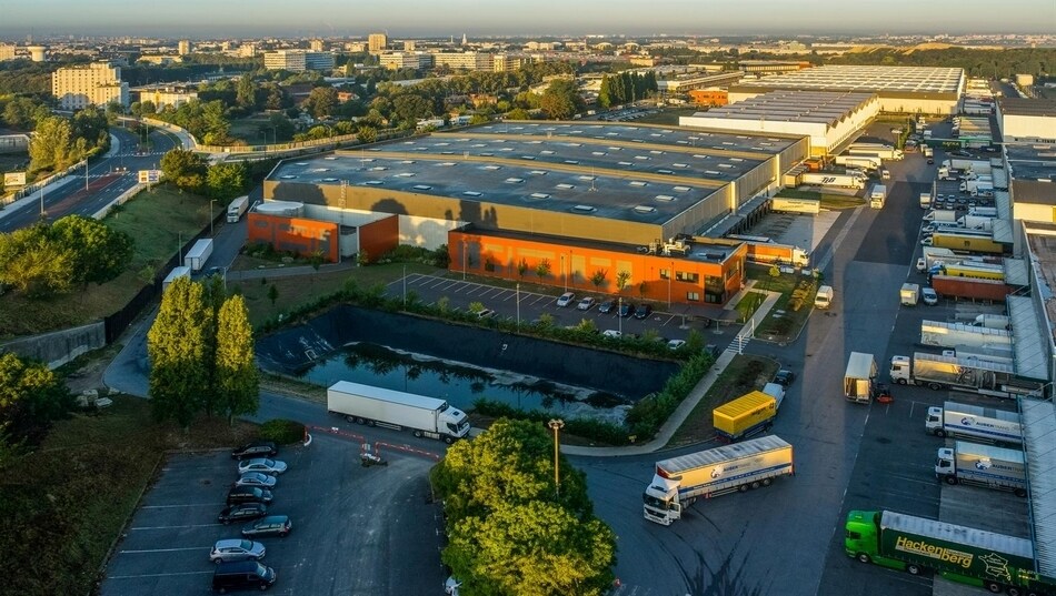 Light Industrial in Aulnay-sous-Bois to rent - Building Photo - Image 2 of 12