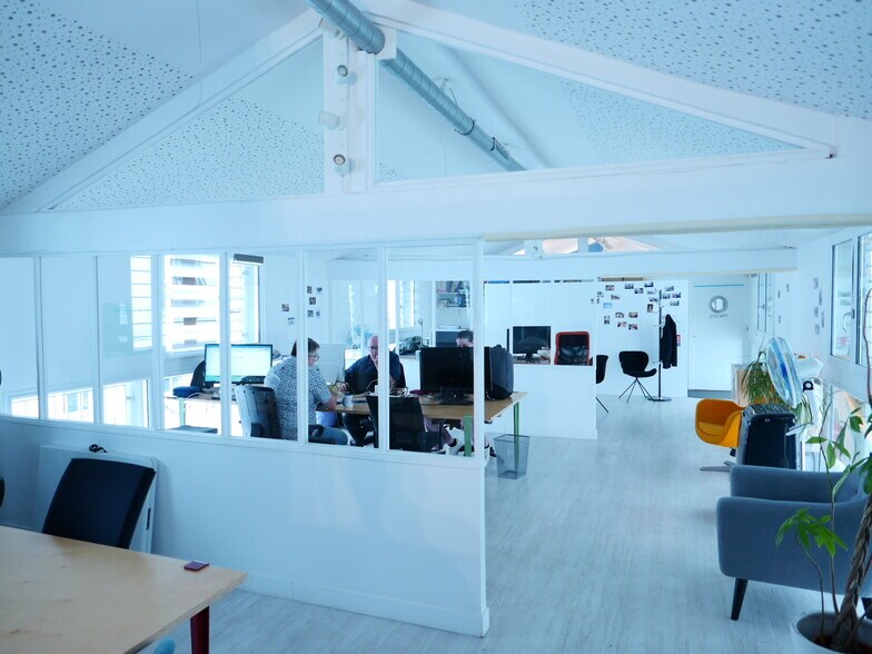 Build-to-Rent in Paris for sale - Building Photo - Image 3 of 7