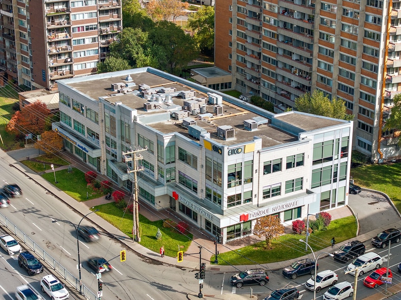 Boul. de la Côte Vertu portfolio of 3 properties for sale on LoopNet.co.uk - Aerial - Image 2 of 8