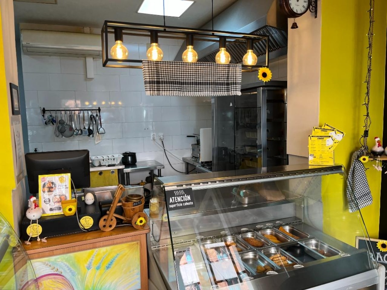 Retail in Madrid, Madrid to rent Interior Photo- Image 1 of 6