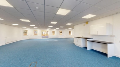 Harrier Way, Exeter to rent Interior Photo- Image 2 of 2