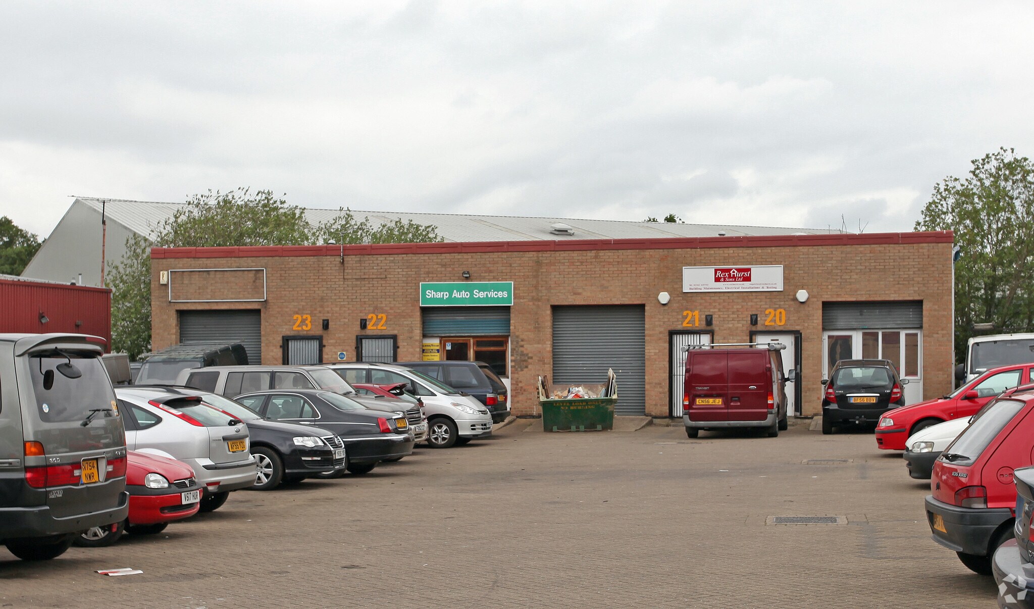 Longshot Ln, Bracknell for sale Primary Photo- Image 1 of 1