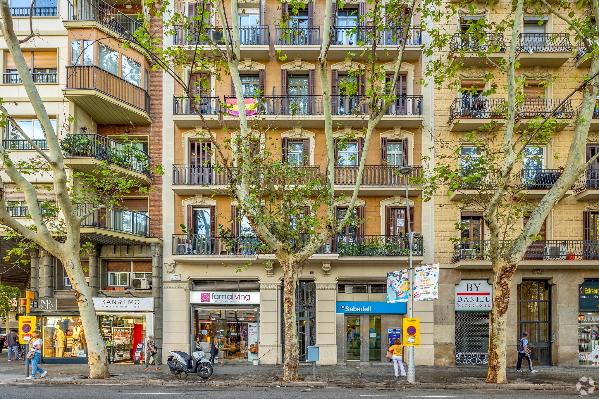 Retail in Barcelona, Barcelona to rent Primary Photo- Image 1 of 2