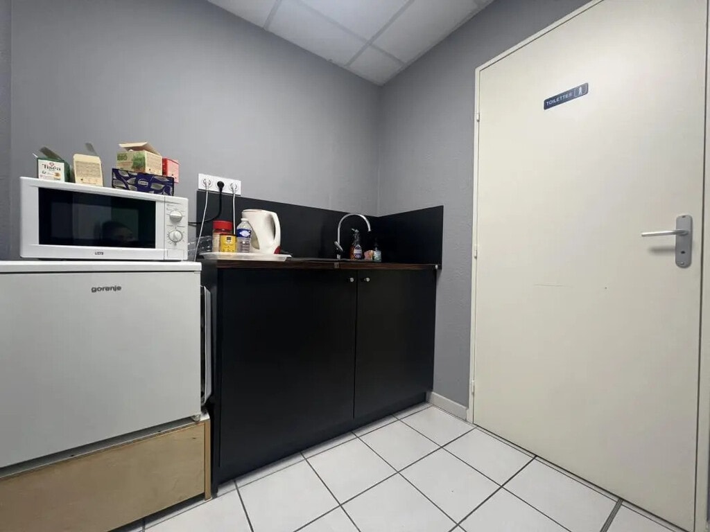 Location Bureaux 73 m² - Photo 1