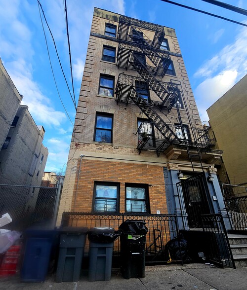 670 Saint Anns Ave, Bronx, NY for sale - Building Photo - Image 1 of 11