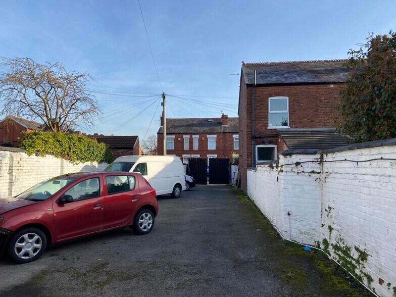 2A Birchfield Rd, Stockport for sale - Building Photo - Image 2 of 5