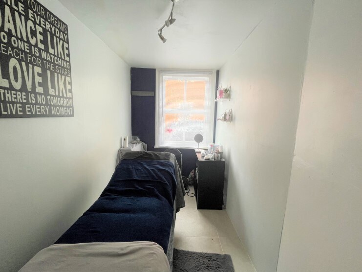 49 High St, Swadlincote for sale - Interior Photo - Image 3 of 4