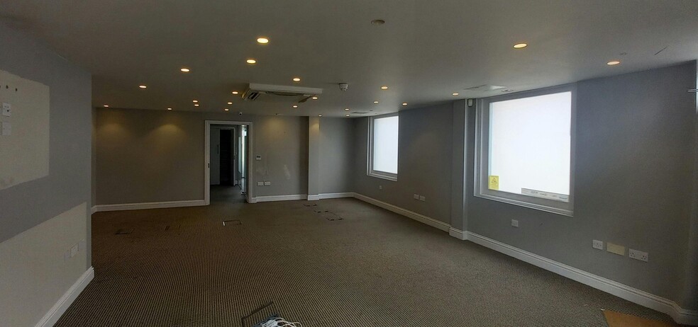 298 Upper Richmond West Rd, London to rent - Building Photo - Image 2 of 4