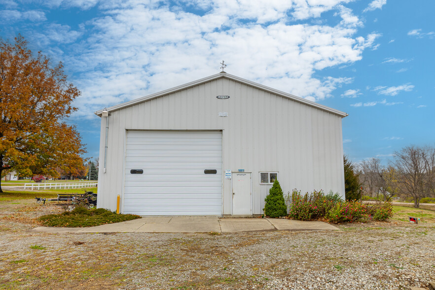 2090 Idaho Dr, Pella, IA for sale - Building Photo - Image 2 of 24