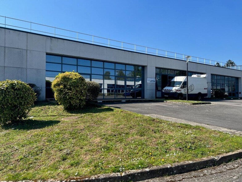 4 Rue René Razel, Saclay to rent - Building Photo - Image 3 of 7