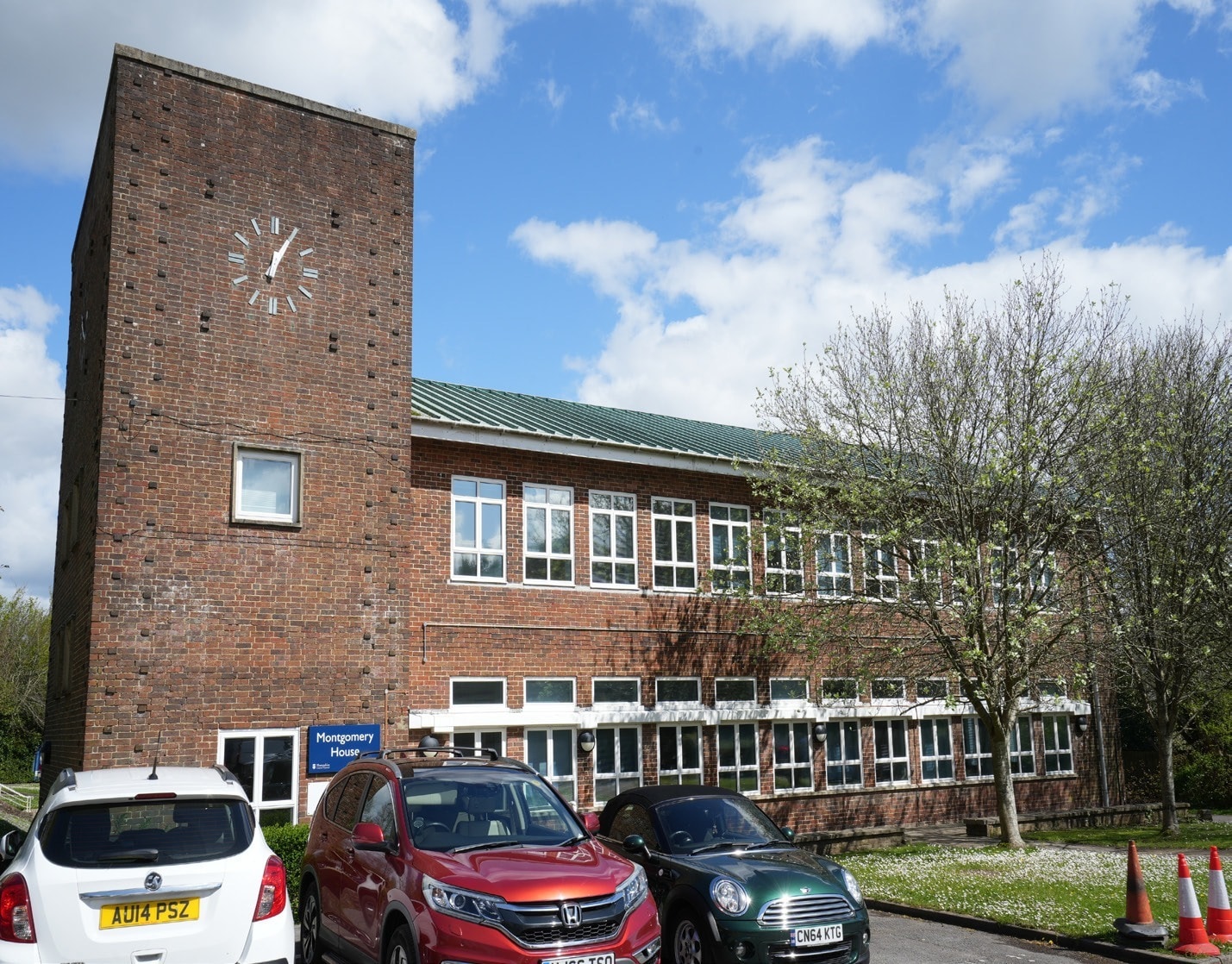 Monarch Way, Winchester for sale Primary Photo- Image 1 of 1