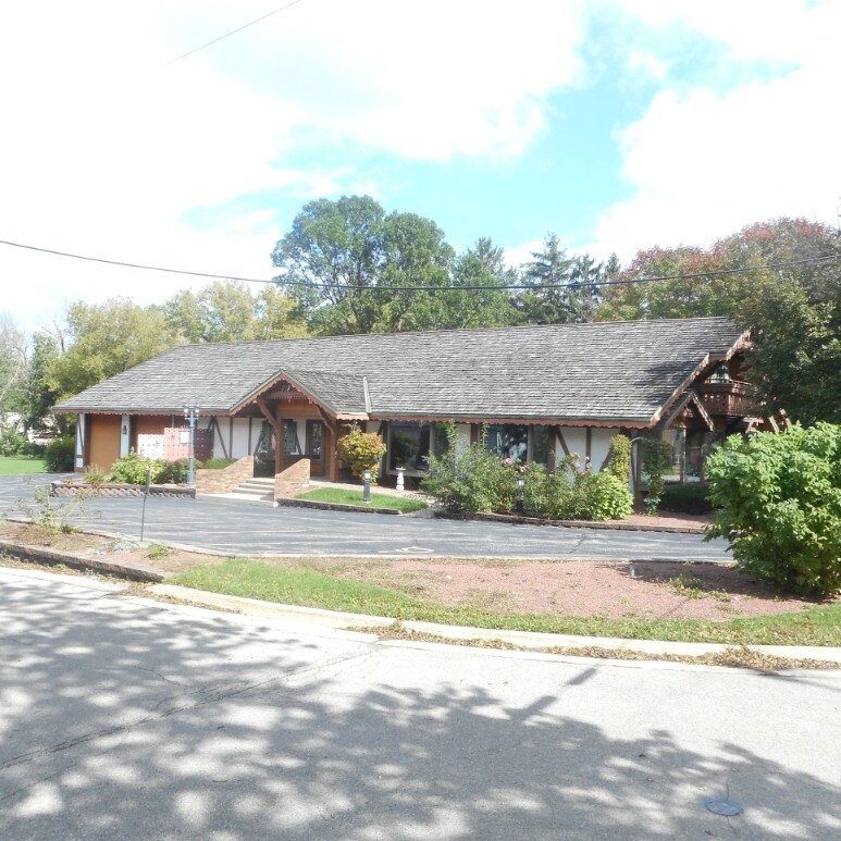 445 Hady Ln, Watertown, WI for sale Primary Photo- Image 1 of 1