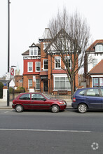 62 Station Rd, London for rent Primary Photo- Image 1 of 3