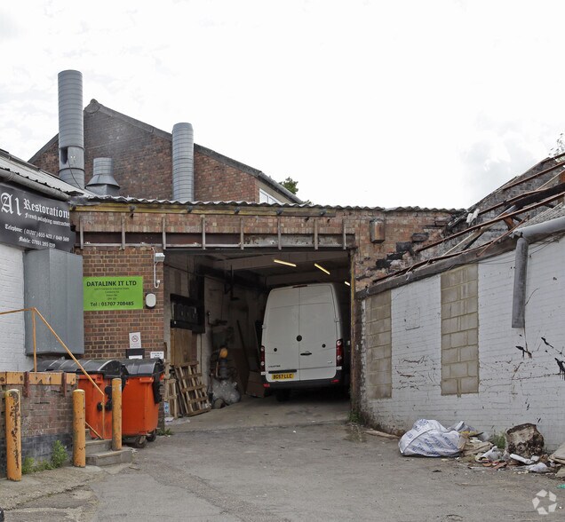 8 Cranborne Rd, Potters Bar EN6 3AH UK