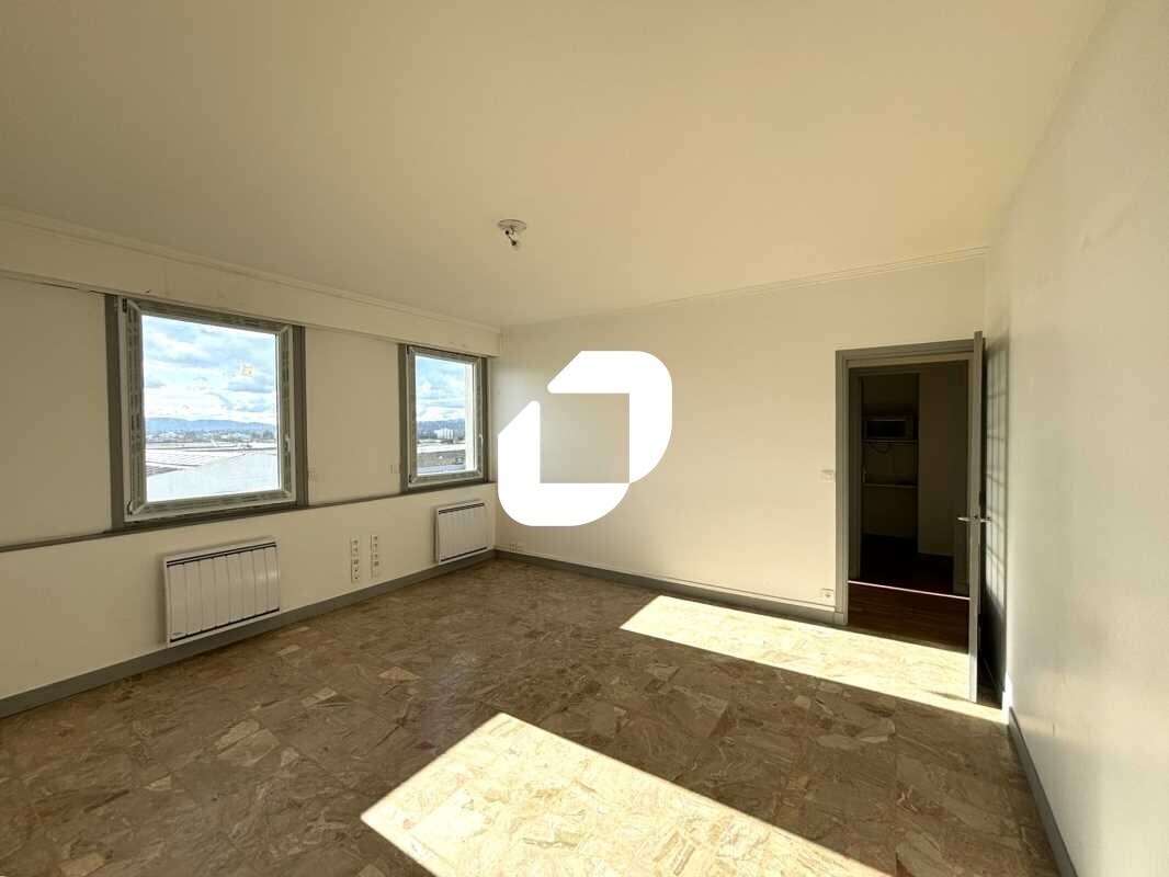 Office in Caluire-et-Cuire to rent Interior Photo- Image 1 of 9