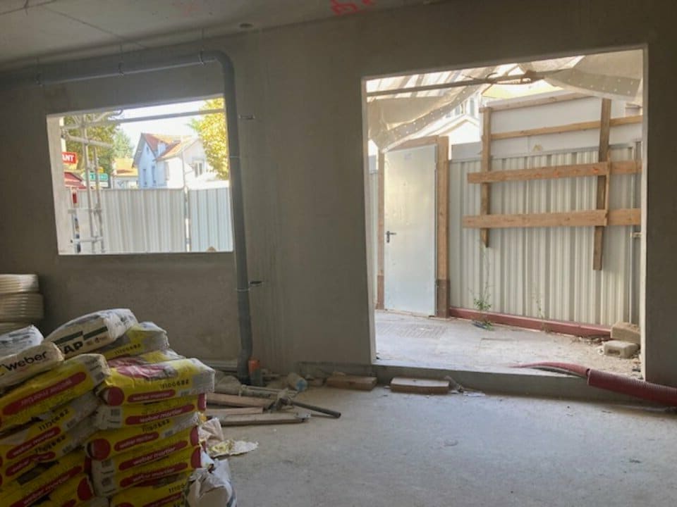 Retail in Courbevoie for sale Interior Photo- Image 1 of 7