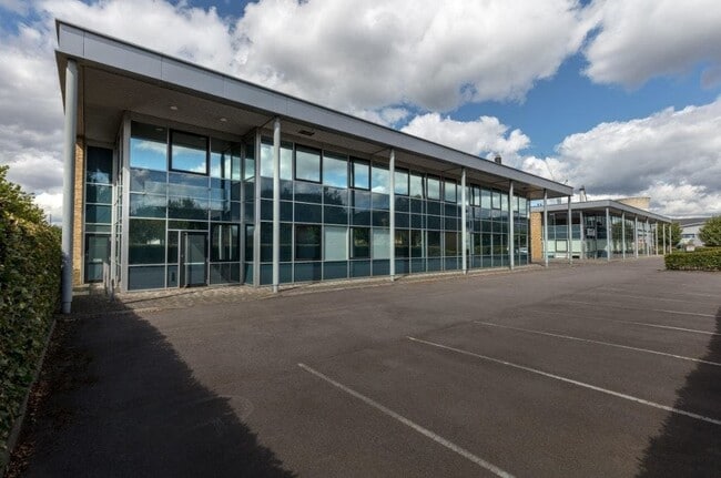 More details for 242-243 Gresham Rd, Slough - Industrial to Rent