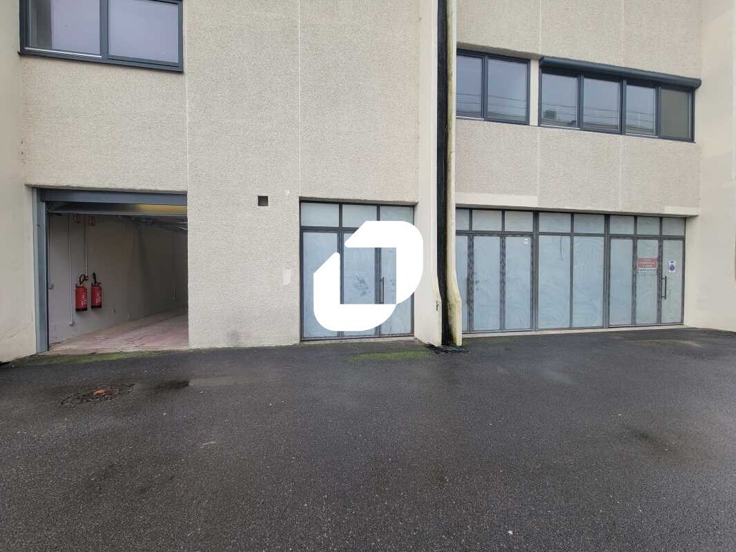 Light Industrial in Palaiseau to rent Building Photo- Image 1 of 9