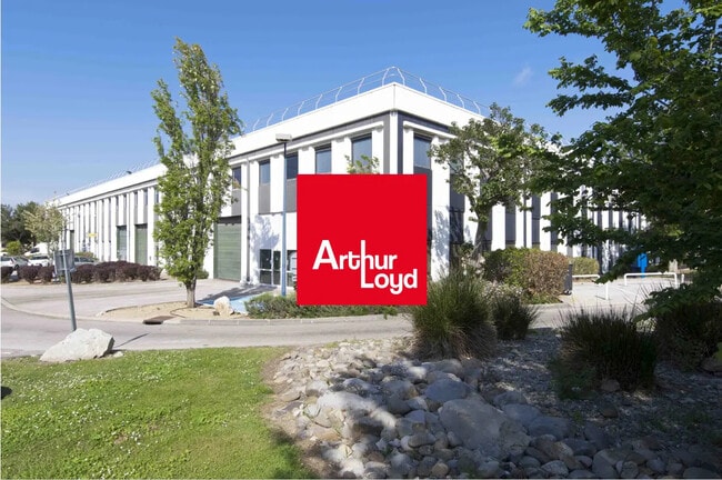 Location Local d'activités 180 m² à 572 m²