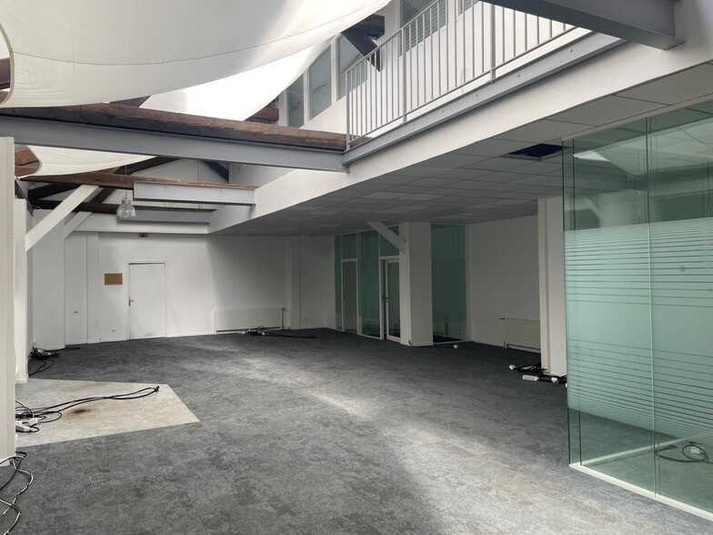 Light Industrial in Clamart to rent - Building Photo - Image 3 of 12
