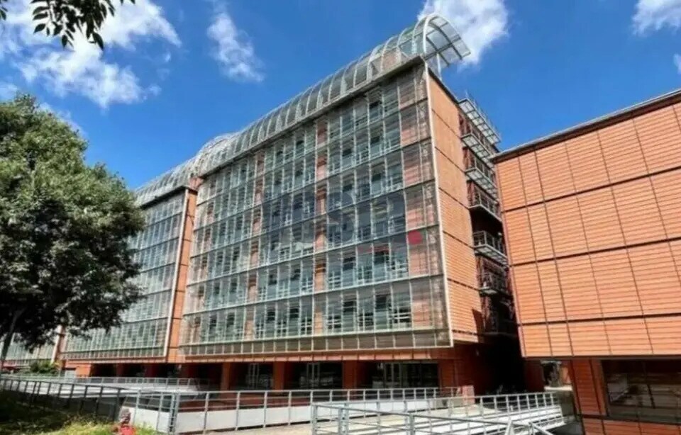 Office in Lyon to rent Building Photo- Image 1 of 29