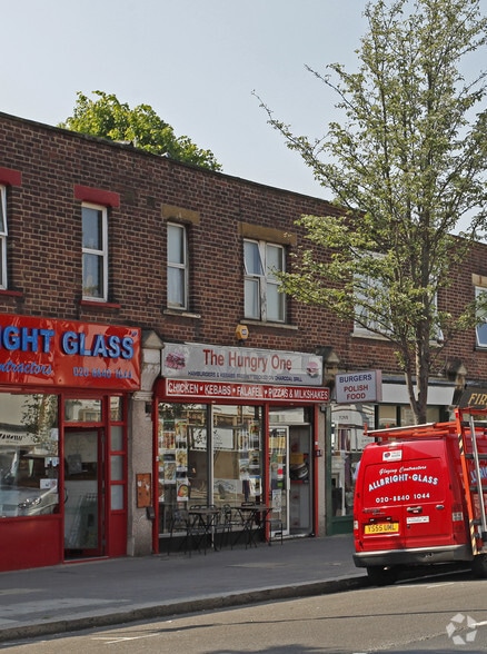 190 Northfield Ave, London to rent - Primary Photo - Image 1 of 2