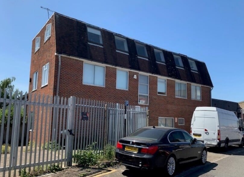 Brember Rd, Harrow for sale - Primary Photo - Image 1 of 1