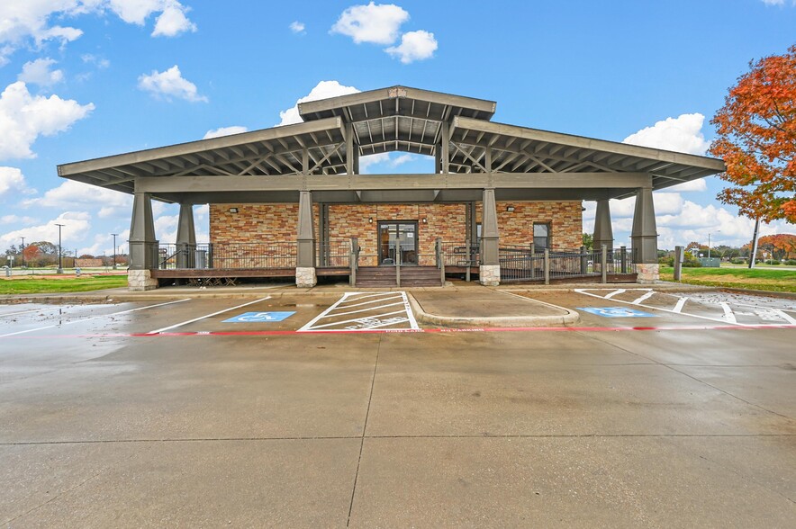 8601 Liberty Grove Rd, Rowlett, TX for rent - Building Photo - Image 3 of 18