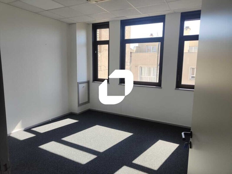 Office in Nanterre for sale - Interior Photo - Image 1 of 4