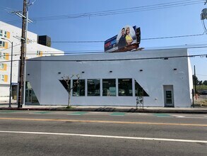 5075 W Adams Blvd, Los Angeles, CA for rent Building Photo- Image 1 of 7