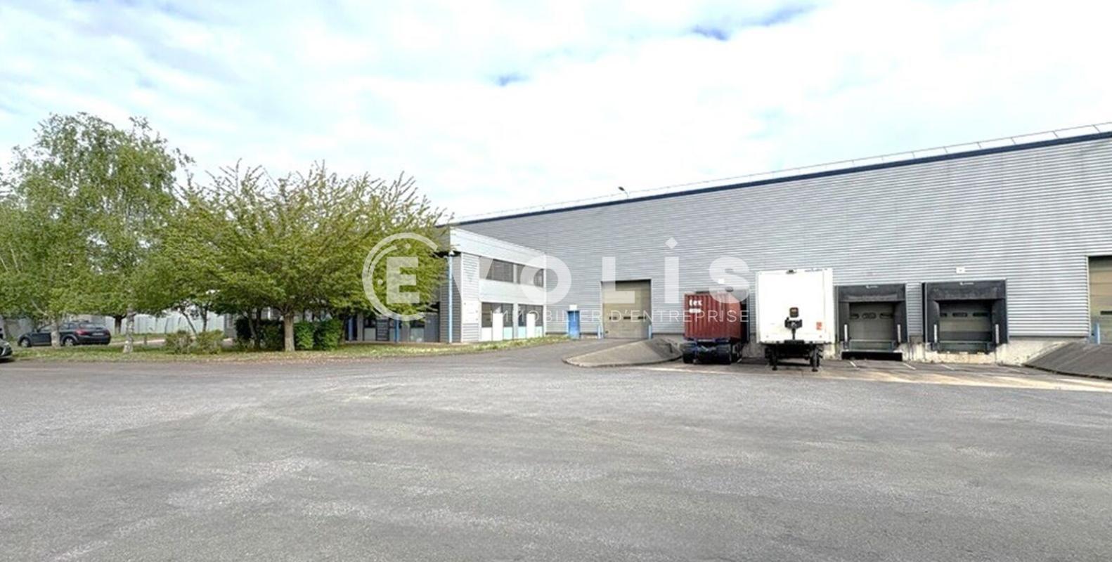 Light Industrial in Lisses to rent Building Photo- Image 1 of 6