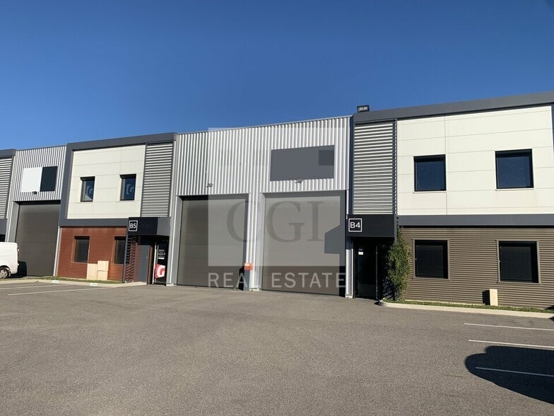 155 Route De Grenoble, Saint-Priest to rent - Building Photo - Image 1 of 13