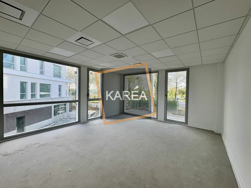 Office in Serris to rent Interior Photo- Image 1 of 6