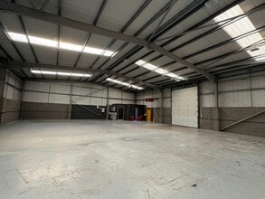 Burley Hill Trading Est, Leeds to rent Interior Photo- Image 2 of 3