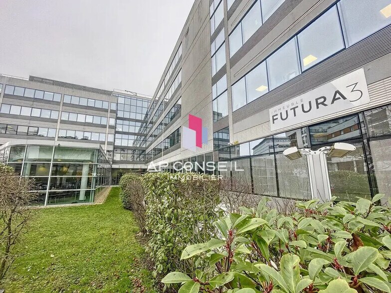 Office in Montigny-le-Bretonneux to rent - Building Photo - Image 1 of 4