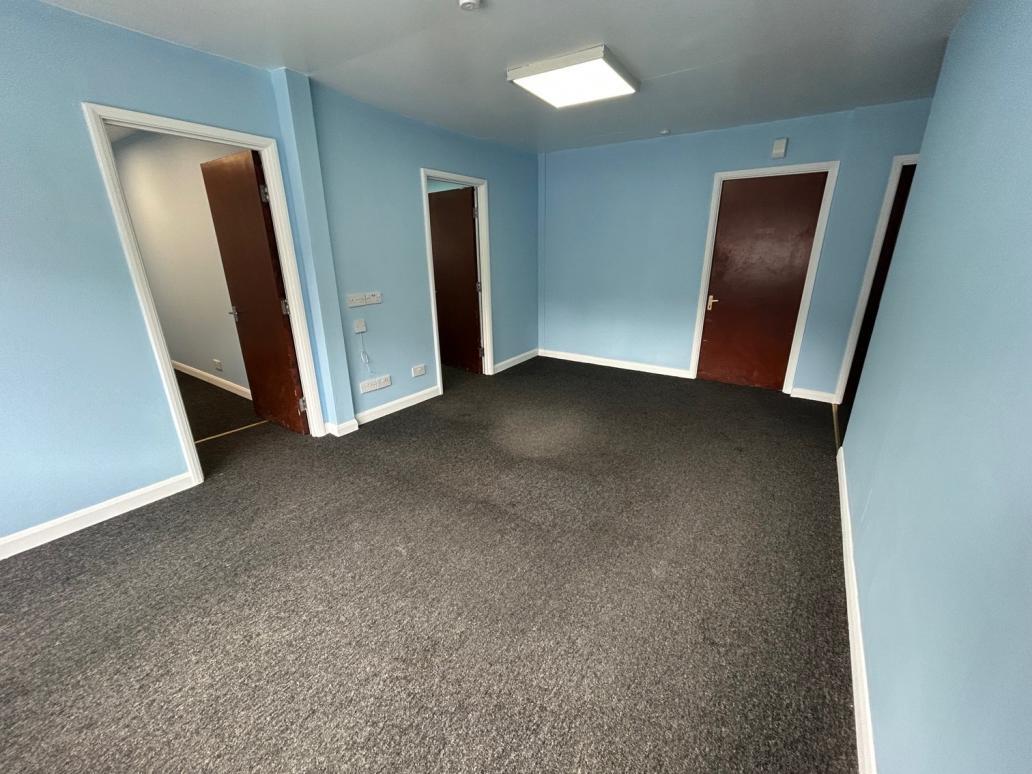 Saint Cross Ln, Carisbrooke to rent Interior Photo- Image 1 of 1