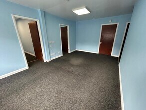Saint Cross Ln, Carisbrooke to rent Interior Photo- Image 1 of 1