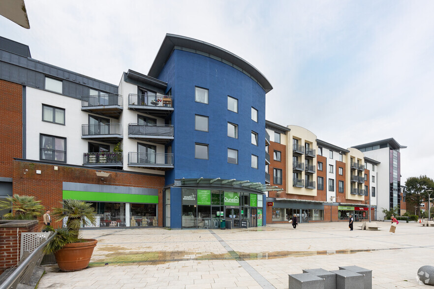 Lower Tanbridge Way, Horsham for sale - Primary Photo - Image 1 of 1