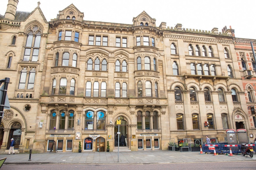 16-18 Albert Sq, Manchester to rent - Building Photo - Image 1 of 7