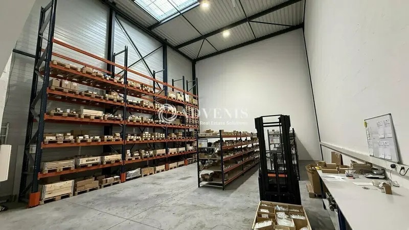 Light Industrial in Vaires-sur-Marne to rent Interior Photo- Image 1 of 9
