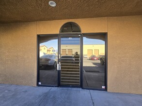 5320 Cameron St, Las Vegas, NV for rent Building Photo- Image 1 of 10