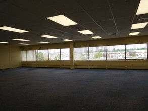 4901 Towne Centre Rd, Saginaw, MI for rent Interior Photo- Image 1 of 4