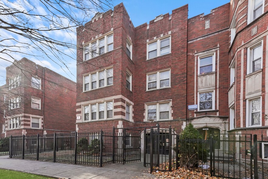 7648 S Phillips Ave, Chicago, IL for sale - Building Photo - Image 3 of 9