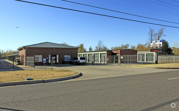 9208 NE 10th St, Midwest City, OK for sale Primary Photo- Image 1 of 1