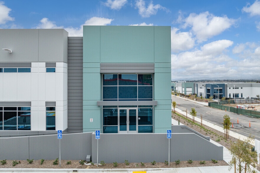 42672 Avenida Alvarado, Temecula, CA to rent - Building Photo - Image 3 of 6