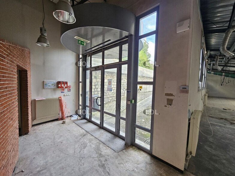 Industrial in Cachan to rent - Lobby - Image 2 of 9
