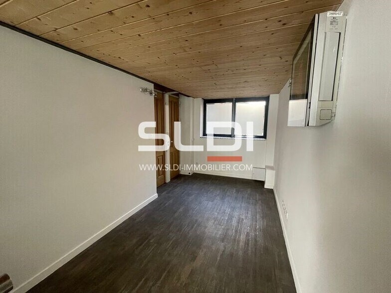 Retail in Lyon to rent - Interior Photo - Image 3 of 6