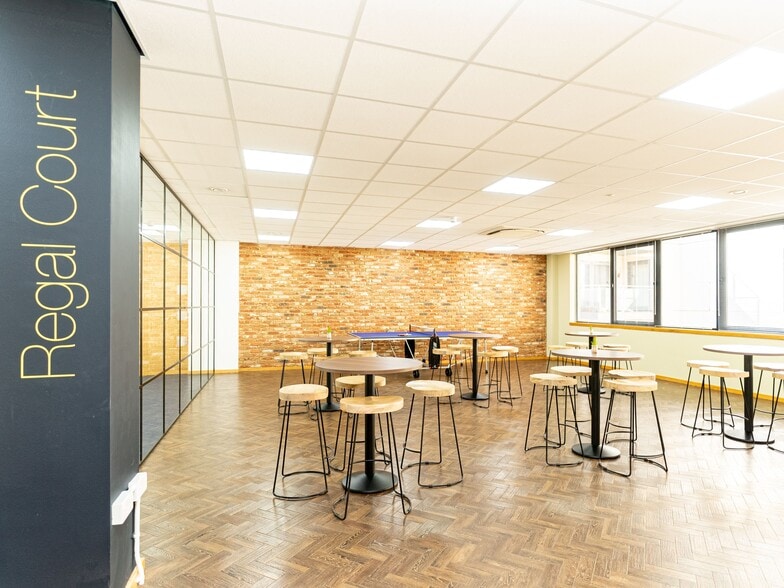 42-44 High St, Slough to rent - Building Photo - Image 3 of 27