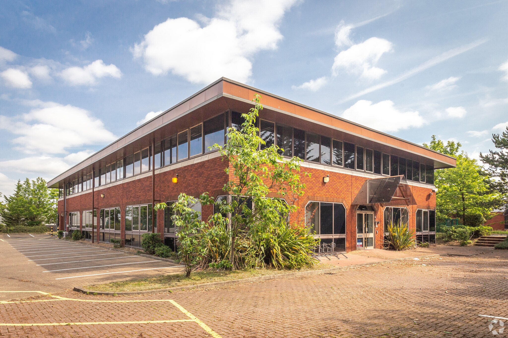 1 Foster Ave, Dunstable for sale Primary Photo- Image 1 of 1