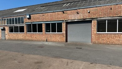 213 Torrington Av, Coventry to rent Building Photo- Image 2 of 10